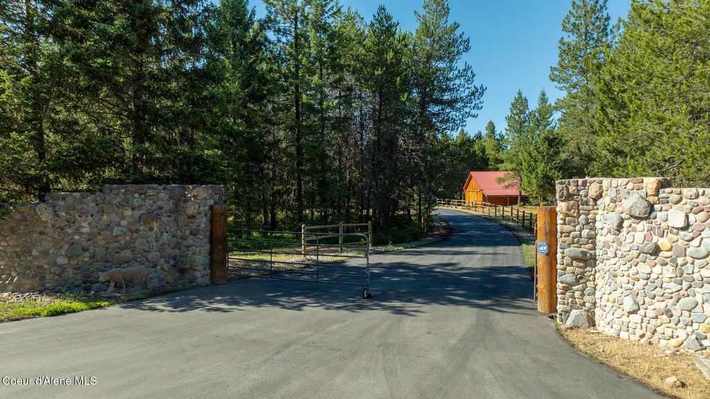Photo of 8899 COEUR D ALENE Dr, Spirit Lake, ID 83869 (MLS # 25-6914)
