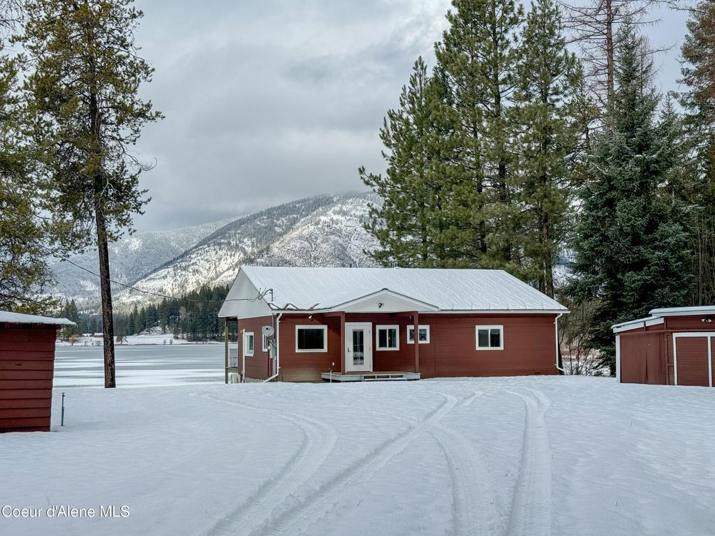 Photo of 153 Savage Ln, Troy (MT), MT 59935 (MLS # 25-11368)