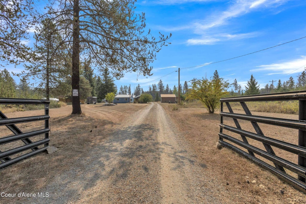Photo of 396 Wakena Ln, Priest River, ID 83856 (MLS # 26-9249)