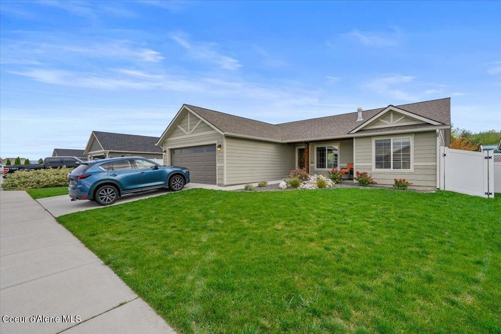 Photo of 151 TENNESSEE Ave, Post Falls, ID 83854 (MLS # 25-10404)