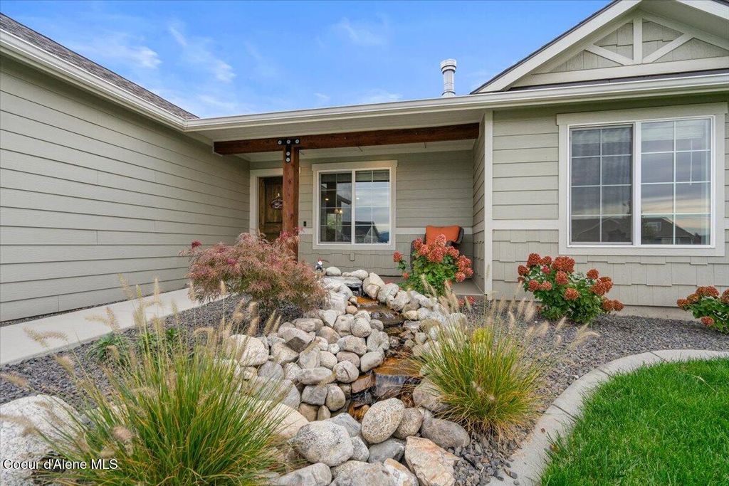 Photo of 151 TENNESSEE Ave, Post Falls, ID 83854 (MLS # 25-10404)