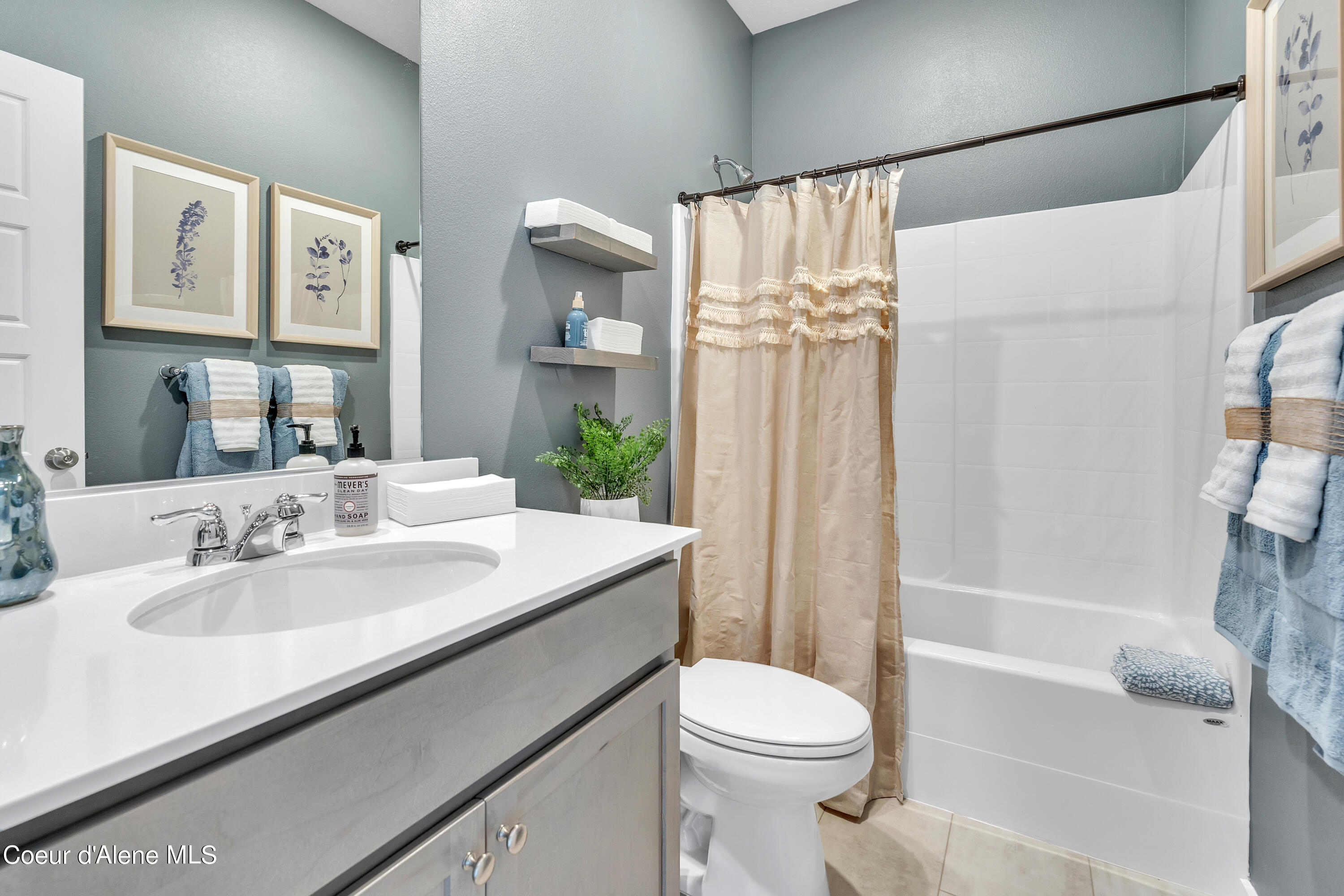 Hayden, Idaho 83835, United States, 3 Bedrooms Bedrooms, ,2 BathroomsBathrooms,Residential,Pending,55124