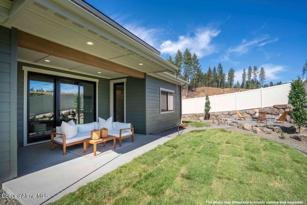 Photo of 995 STEEPLE CHASE Rd, Hayden, ID 83835 (MLS # 25-10026)