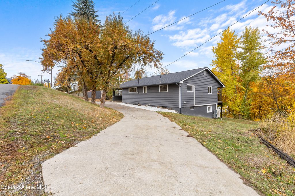 Photo of 534 Washington Ave, St. Maries, ID 83861 (MLS # 25-10868)