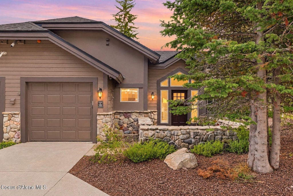 Photo of 27 The Glades 2C, Sandpoint, ID 83864 (MLS # 26-9647)