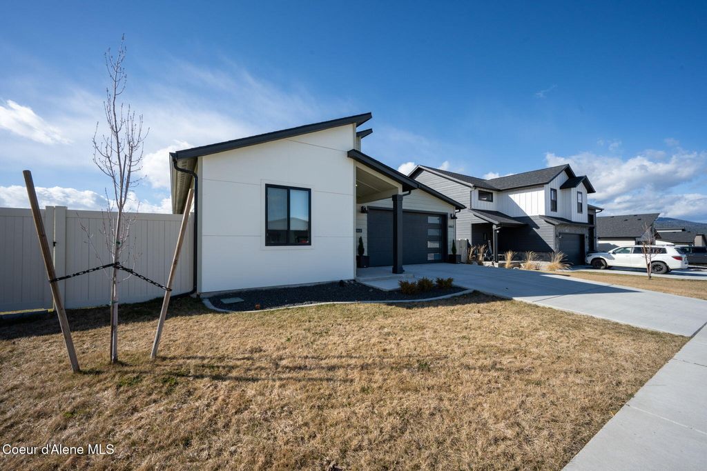 Photo of 6663 Portrush Dr, Rathdrum, ID 83858 (MLS # 26-2129)