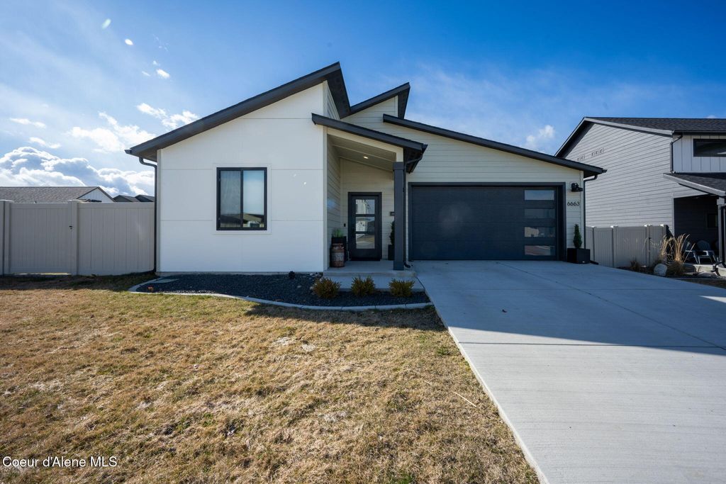 Photo of 6663 Portrush Dr, Rathdrum, ID 83858 (MLS # 26-2129)