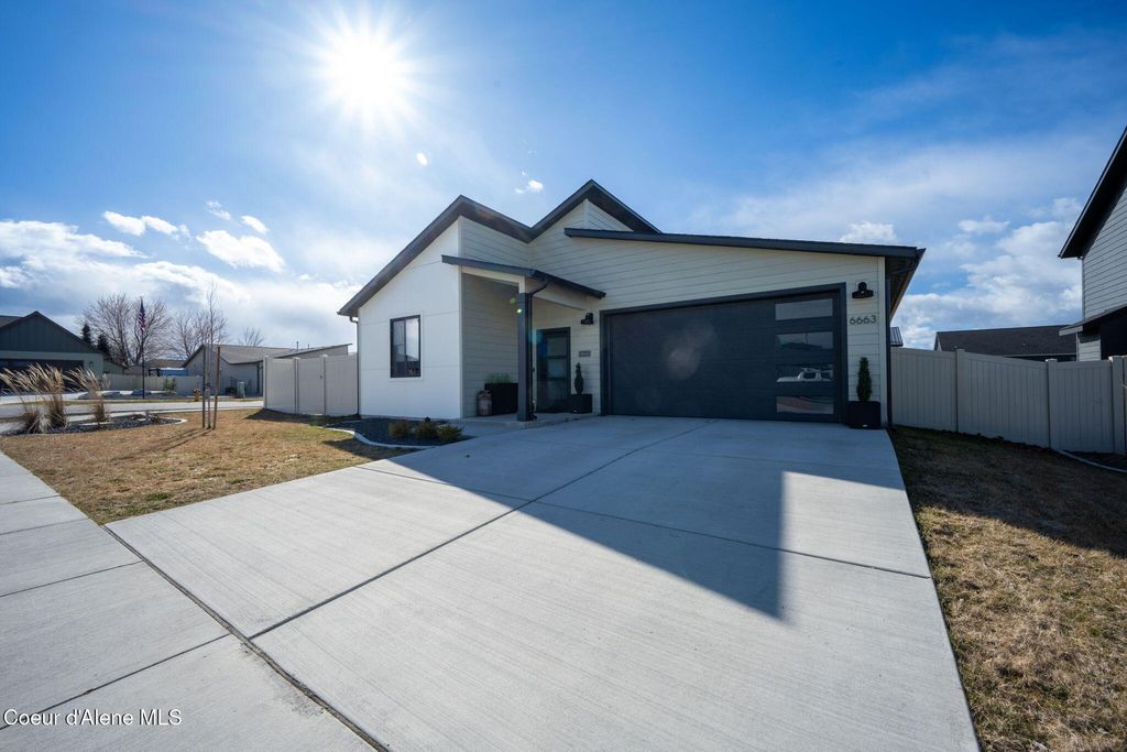 Photo of 6663 Portrush Dr, Rathdrum, ID 83858 (MLS # 26-2129)