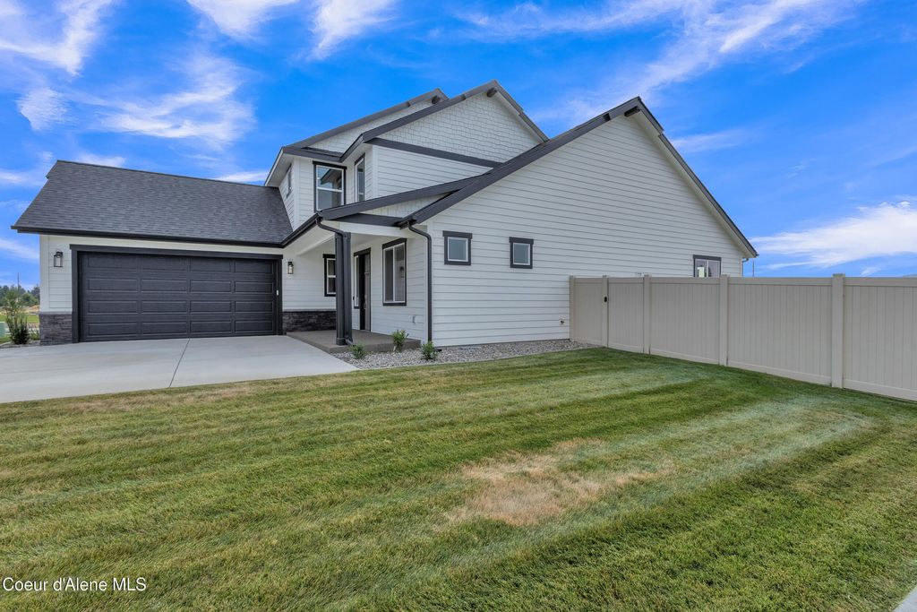 Photo of 6933 Coeur Terre Blvd, Coeur dAlene, ID 83815 (MLS # 25-11270)