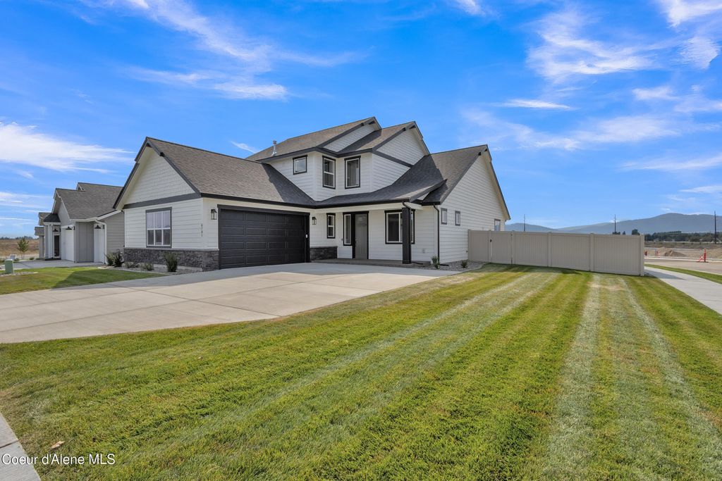 Photo of 6933 Coeur Terre Blvd, Coeur dAlene, ID 83815 (MLS # 25-11270)