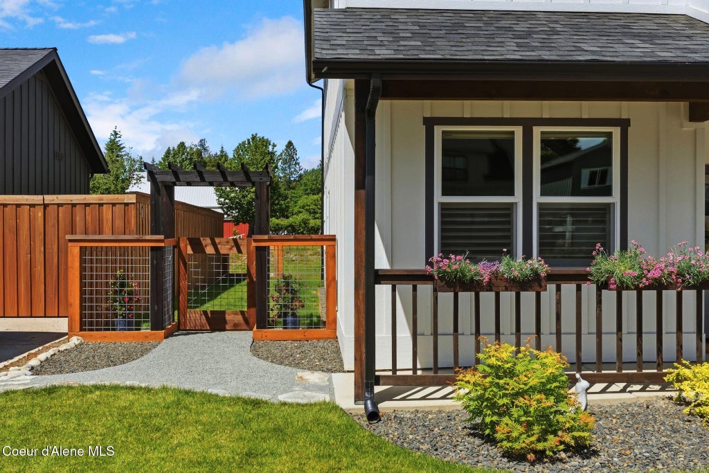 Photo of 140 Madera Dr, Sandpoint, ID 83864 (MLS # 26-6937)