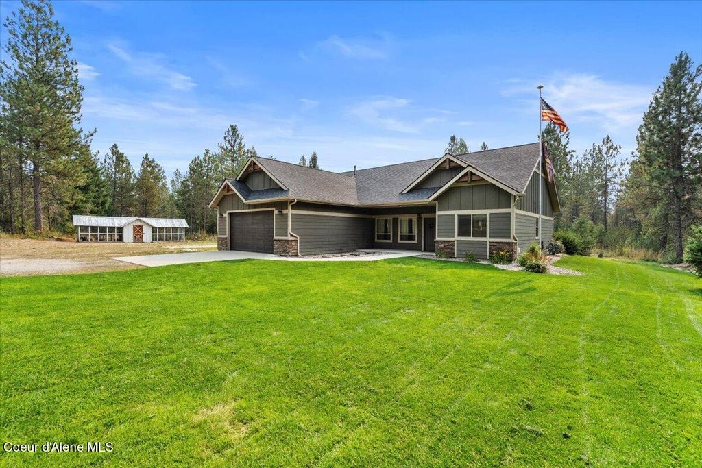 Photo of 23210 MASSIF Rd, Rathdrum, ID 83858 (MLS # 25-9286)