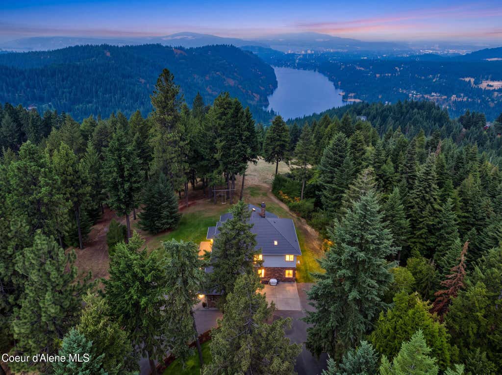 Photo of 735 BUSHWACKER Rd, Coeur dAlene, ID 83814 (MLS # 26-7832)