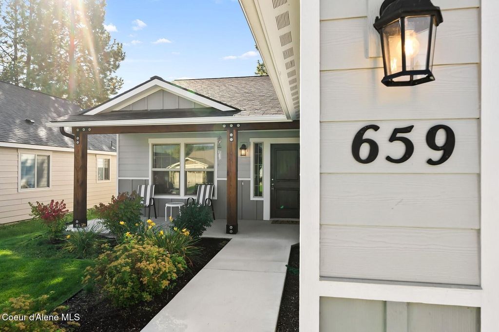Photo of 659 Valley St, Oldtown, ID 83822 (MLS # 25-9792)