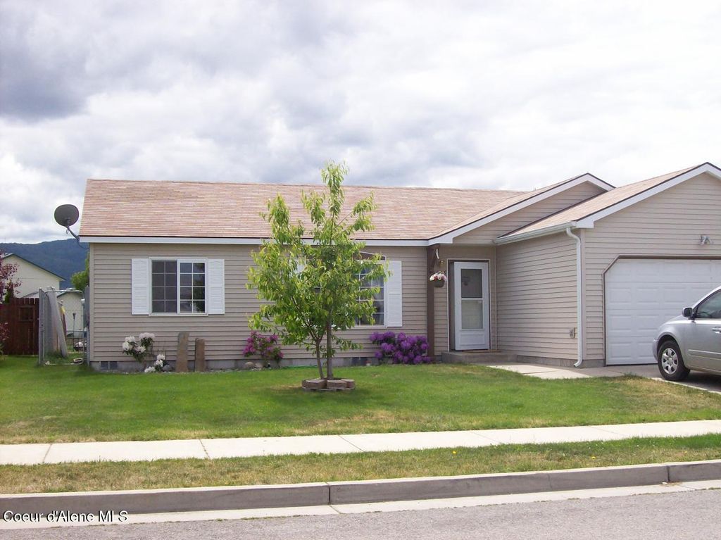 Photo of 1006 Teton Ave, Post Falls, ID 83854 (MLS # 26-2299)