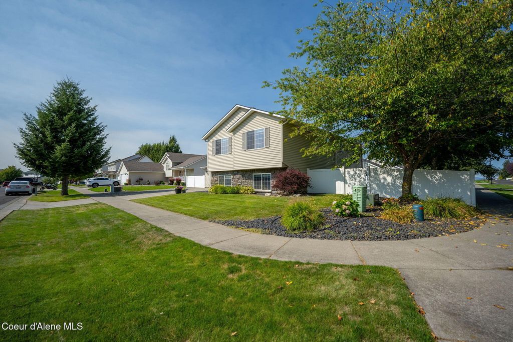 Photo of 9099 RAMSGATE Ln, Hayden, ID 83835 (MLS # 25-8476)