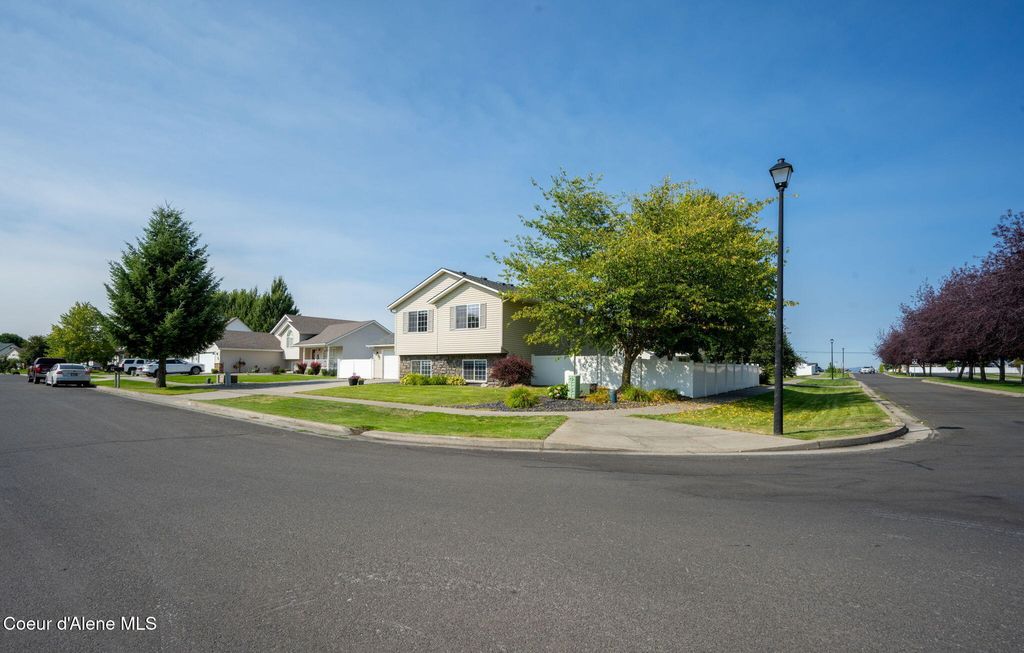 Photo of 9099 RAMSGATE Ln, Hayden, ID 83835 (MLS # 25-8476)