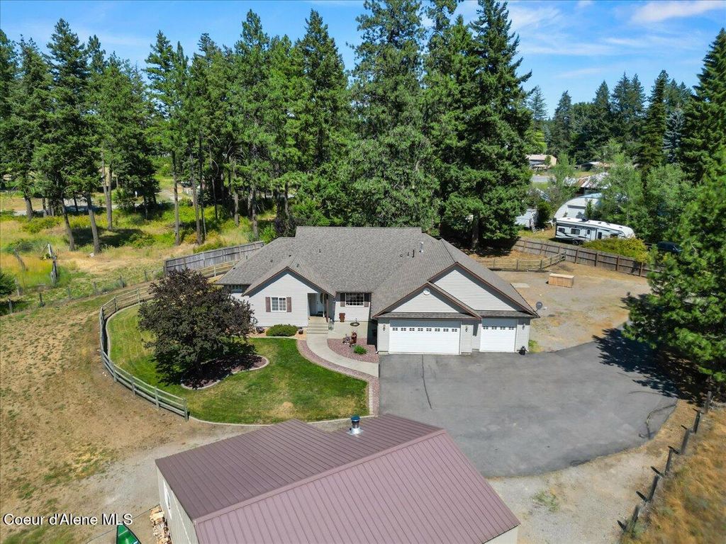 Photo of 32595 1ST Ave, Spirit Lake, ID 83869 (MLS # 25-7460)