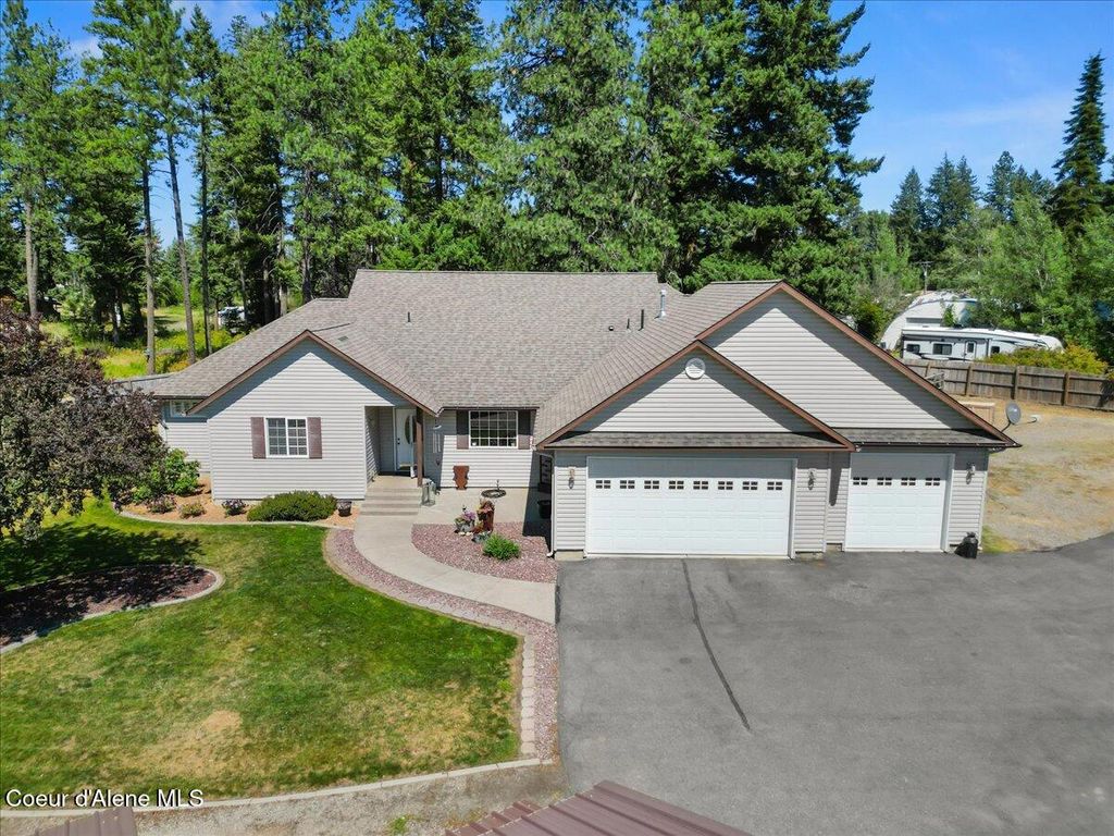 Photo of 32595 1ST Ave, Spirit Lake, ID 83869 (MLS # 25-7460)