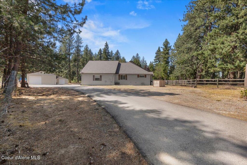 Photo of 32595 1ST Ave, Spirit Lake, ID 83869 (MLS # 25-7460)