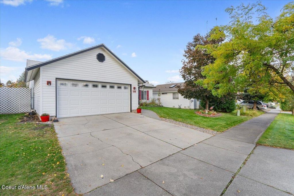 Photo of 1255 STOCKMAN Ave, Post Falls, ID 83854 (MLS # 25-10454)