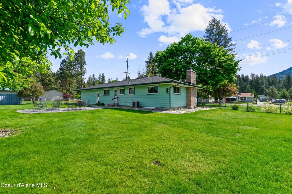 Photo of 7647 15TH St, Dalton Gardens, ID 83815 (MLS # 25-10105)