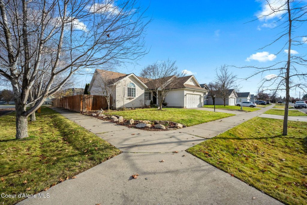 Photo of 7664 WINTER VIEW View, Coeur dAlene, ID 83814 (MLS # 25-11246)