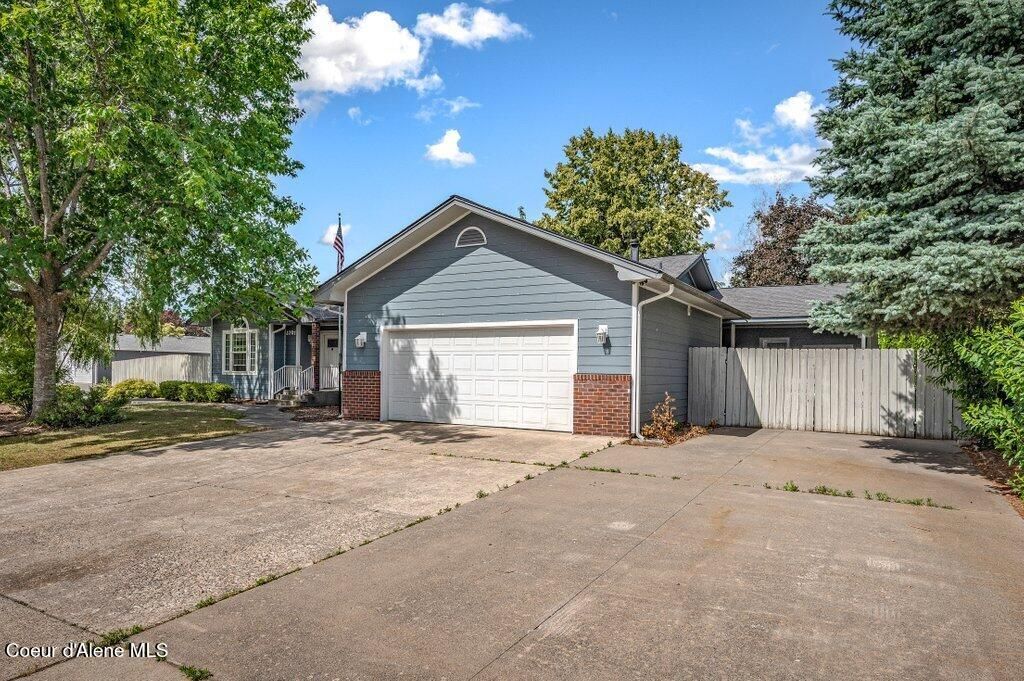 Photo of 3701 Belmont Rd, Coeur dAlene, ID 83815 (MLS # 26-6600)