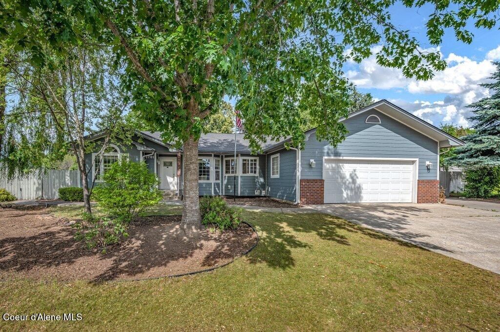Photo of 3701 Belmont Rd, Coeur dAlene, ID 83815 (MLS # 26-6600)