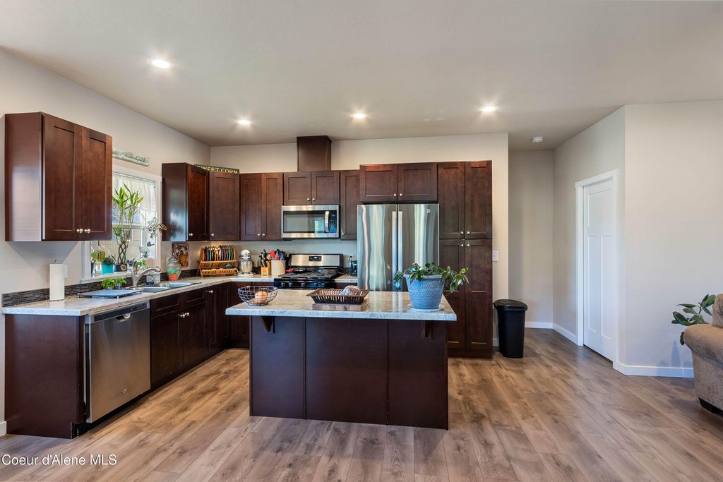 Photo of 318 Creekview Ct, Sandpoint, ID 83864 (MLS # 25-10341)