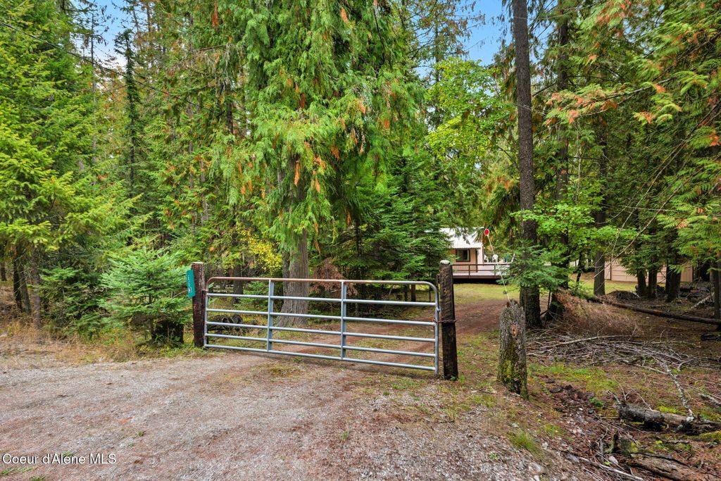 Photo of 113 Martin Bay Loop, Sagle, ID 83860 (MLS # 25-10013)