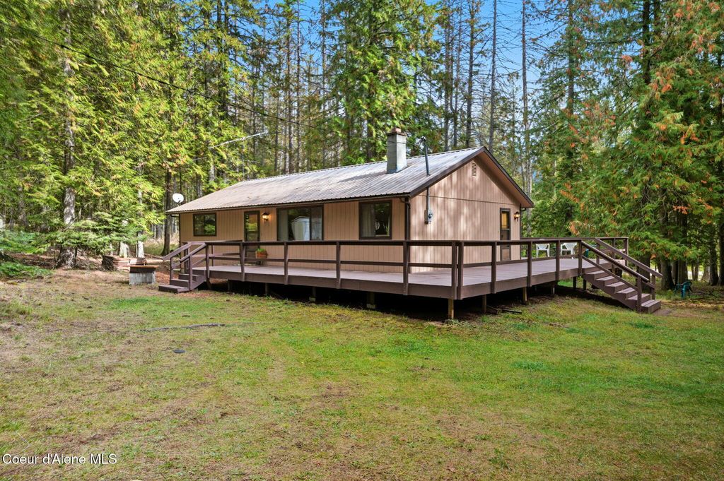 Photo of 113 Martin Bay Loop, Sagle, ID 83860 (MLS # 25-10013)