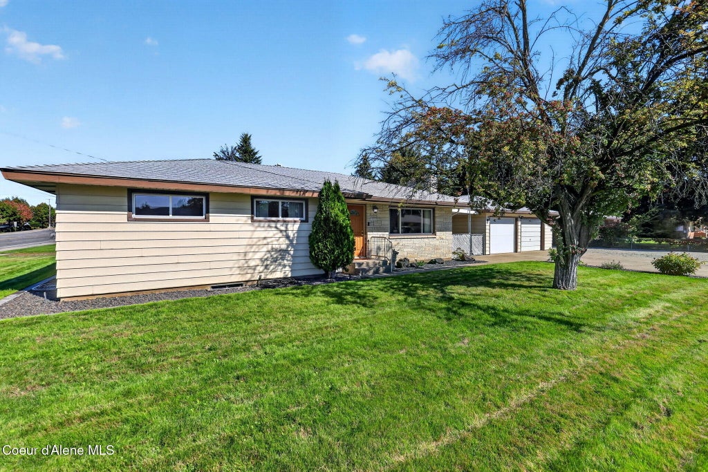 Photo of 13907 4th AVE, Spokane Valley, WA 99216 (MLS # 26-9642)