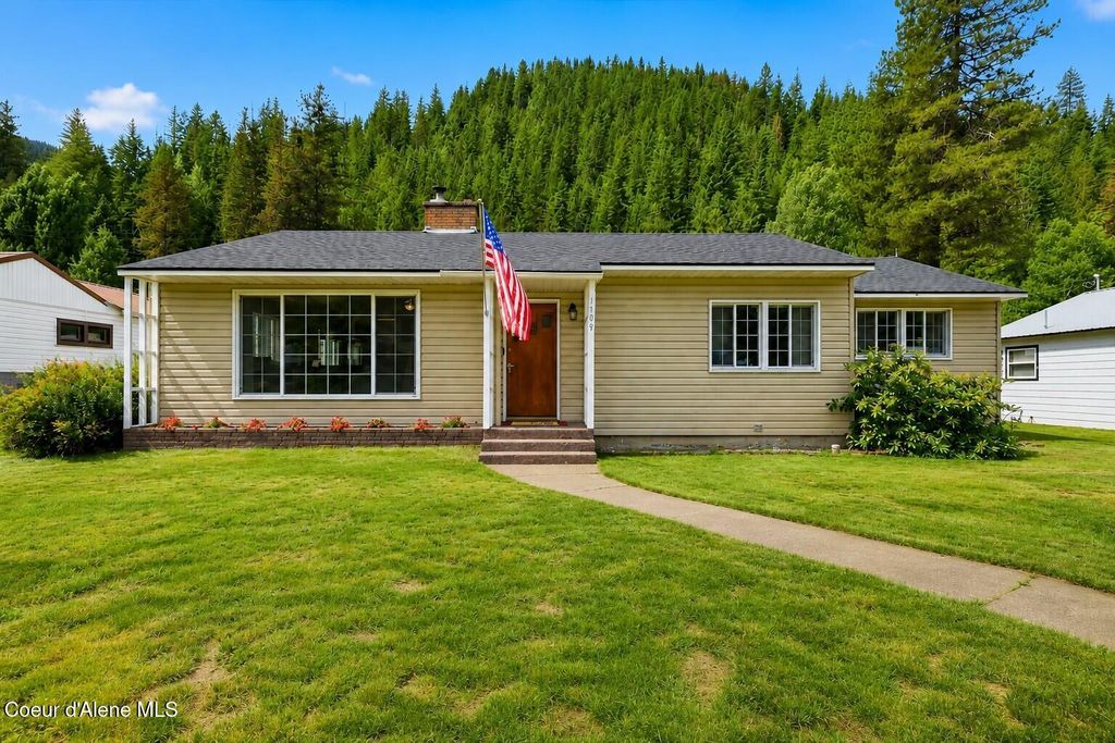 Photo of 1109 Larch Ave, Osburn, ID 83849 (MLS # 26-6627)
