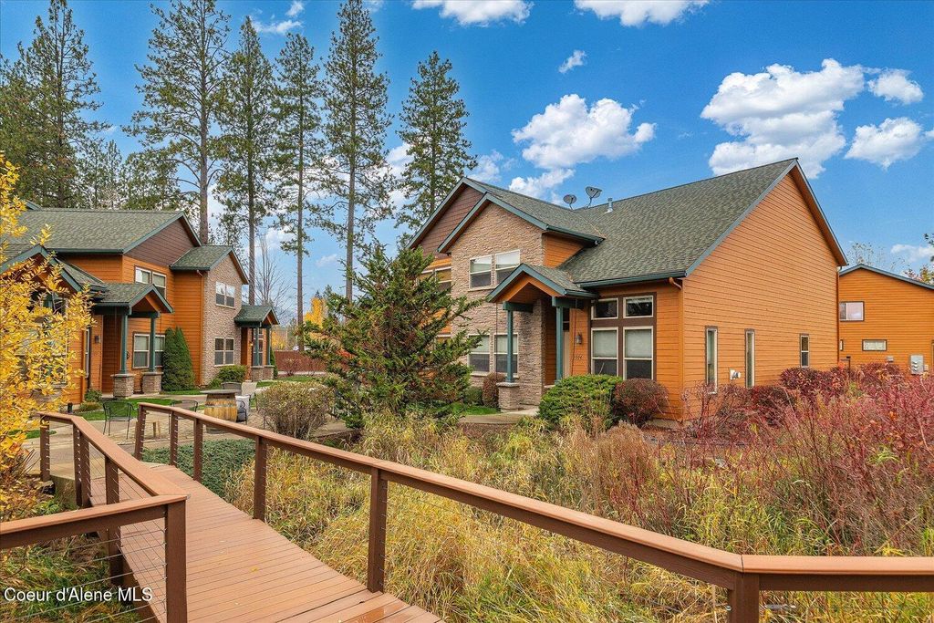 Photo of 1004 Park Ave #1004, Sandpoint, ID 83864 (MLS # 25-10852)