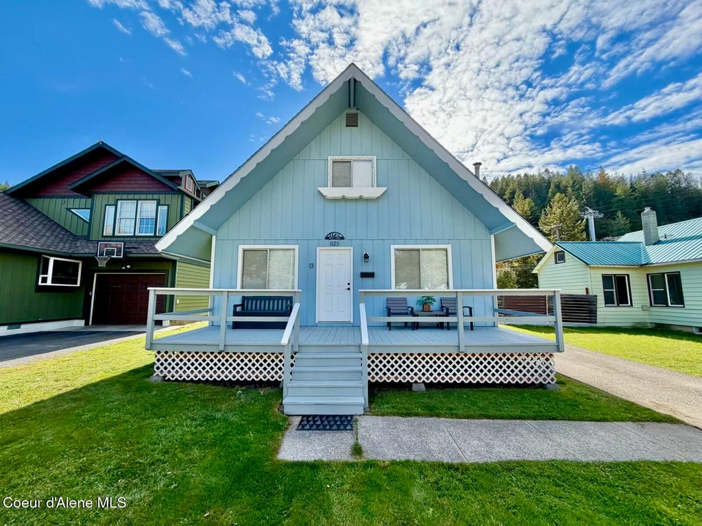 Photo of 625 McKinley Ave, Kellogg, ID 83837 (MLS # 26-10200)