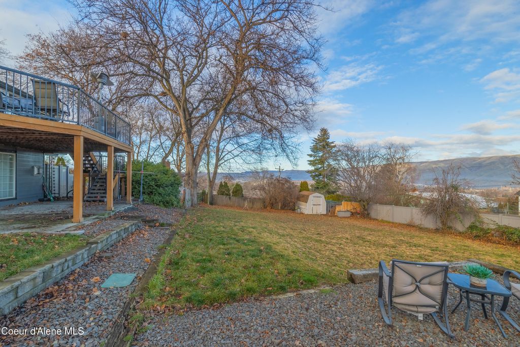 Photo of 1621 Vineyard Dr, Lewiston, ID 83501 (MLS # 26-1493)