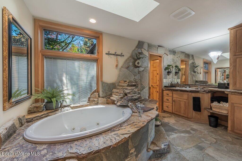 7225 W Otter Bay Rd, Coeur d'Alene, Alaska image 35