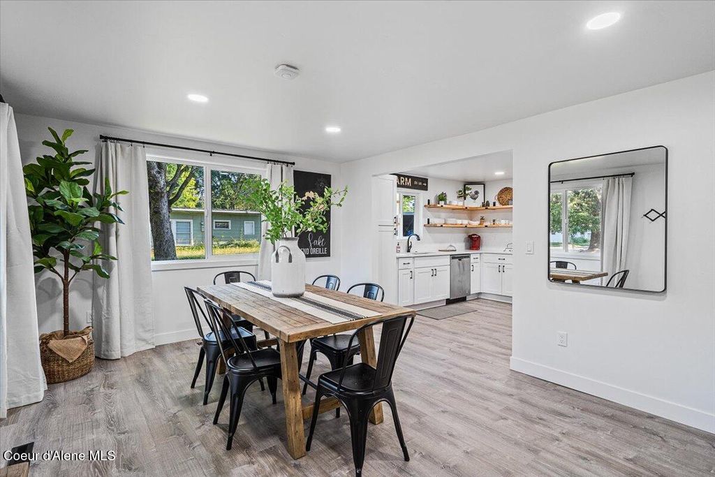 Photo of 901 16th St, Coeur dAlene, ID 83814 (MLS # 26-1429)