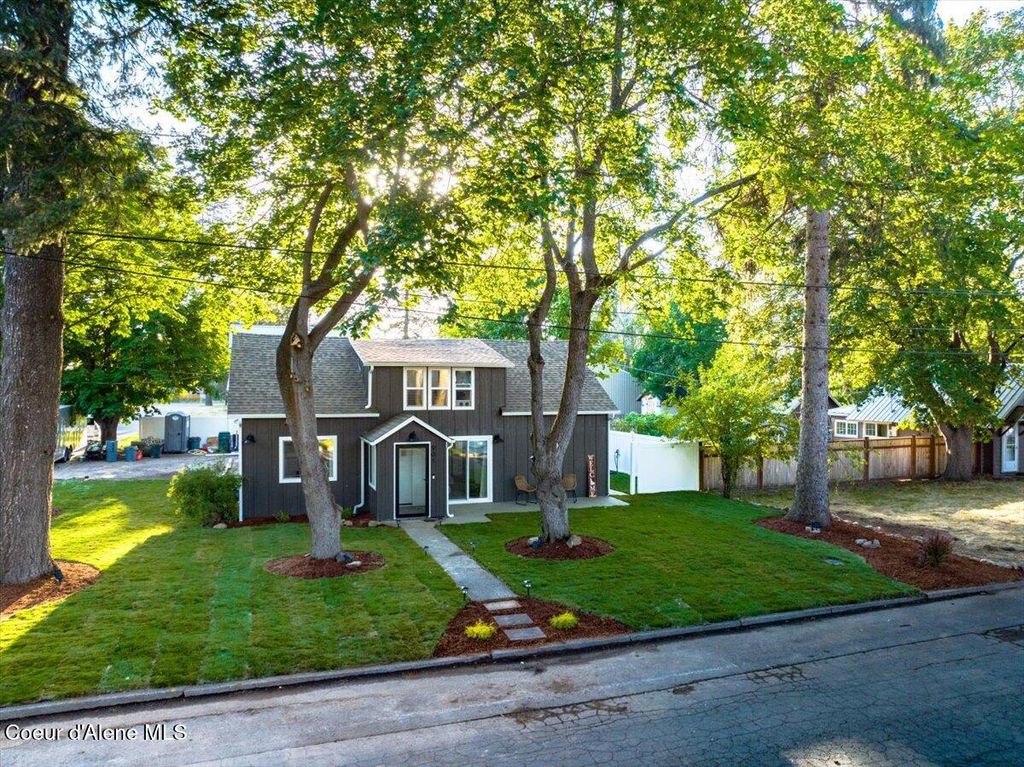 Photo of 901 16th St, Coeur dAlene, ID 83814 (MLS # 26-1429)