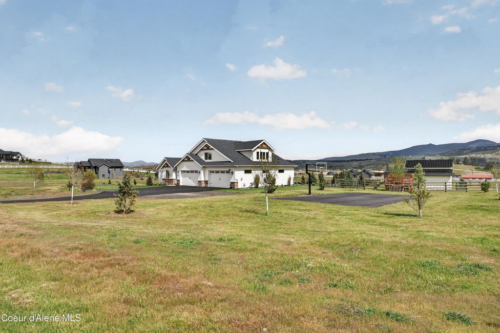 Photo of 3021 Rodeo Dr, Greenacres, WA 99016 (MLS # 26-4152)