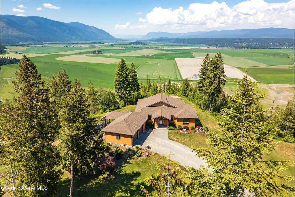 Photo of 153 Ocean Front PL, Naples, ID 83847 (MLS # 26-5551)