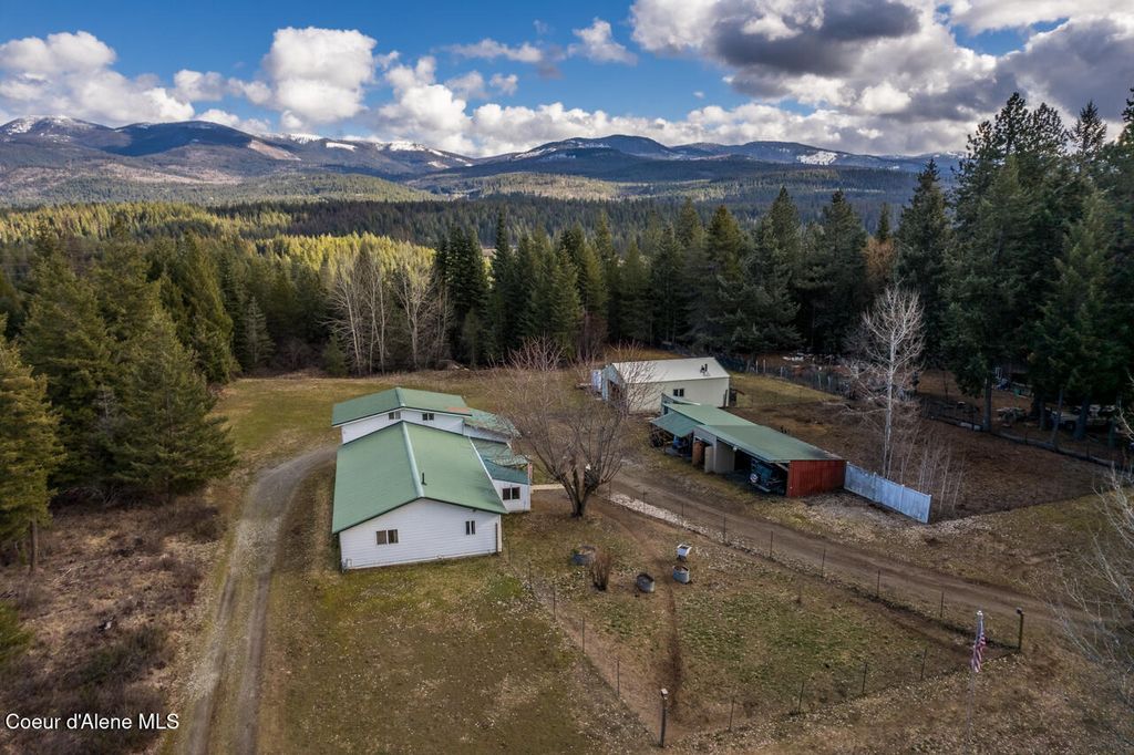 Photo of 789 Sandy Ridge Ridge, Naples, ID 83847 (MLS # 26-1447)