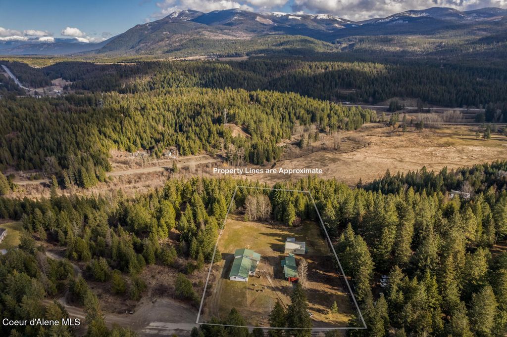 Photo of 789 Sandy Ridge Ridge, Naples, ID 83847 (MLS # 26-1447)