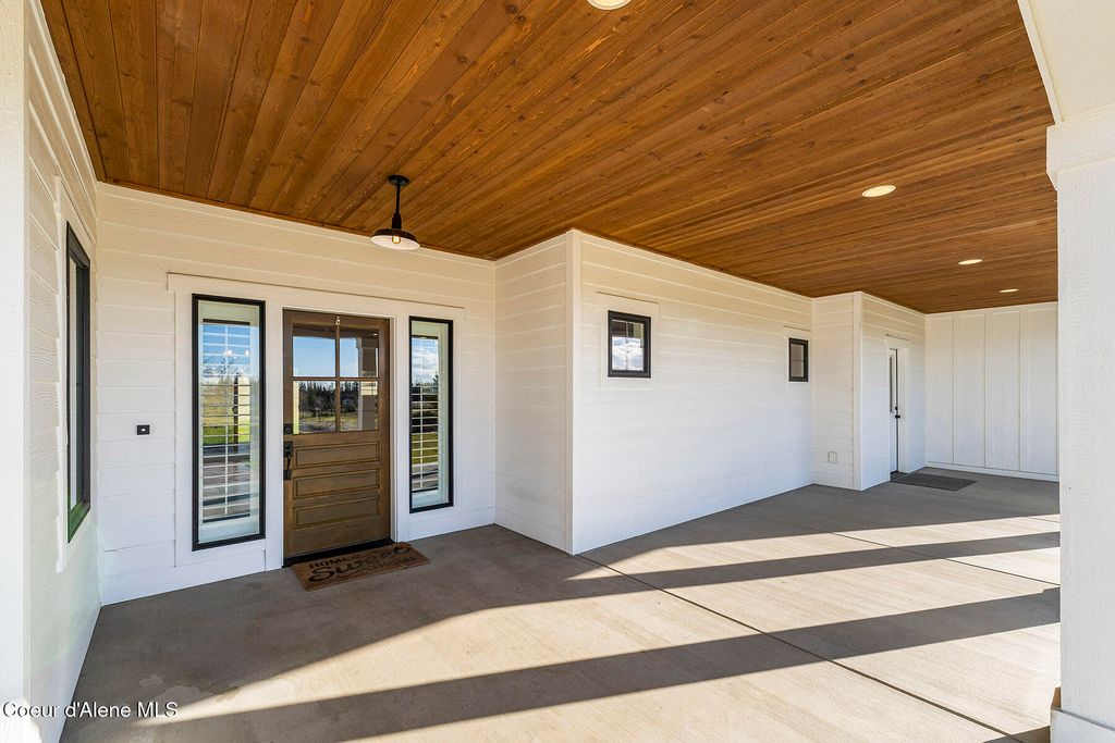 Photo of 12378 Meadow Wood Ln, Hayden, ID 83835 (MLS # 26-2018)