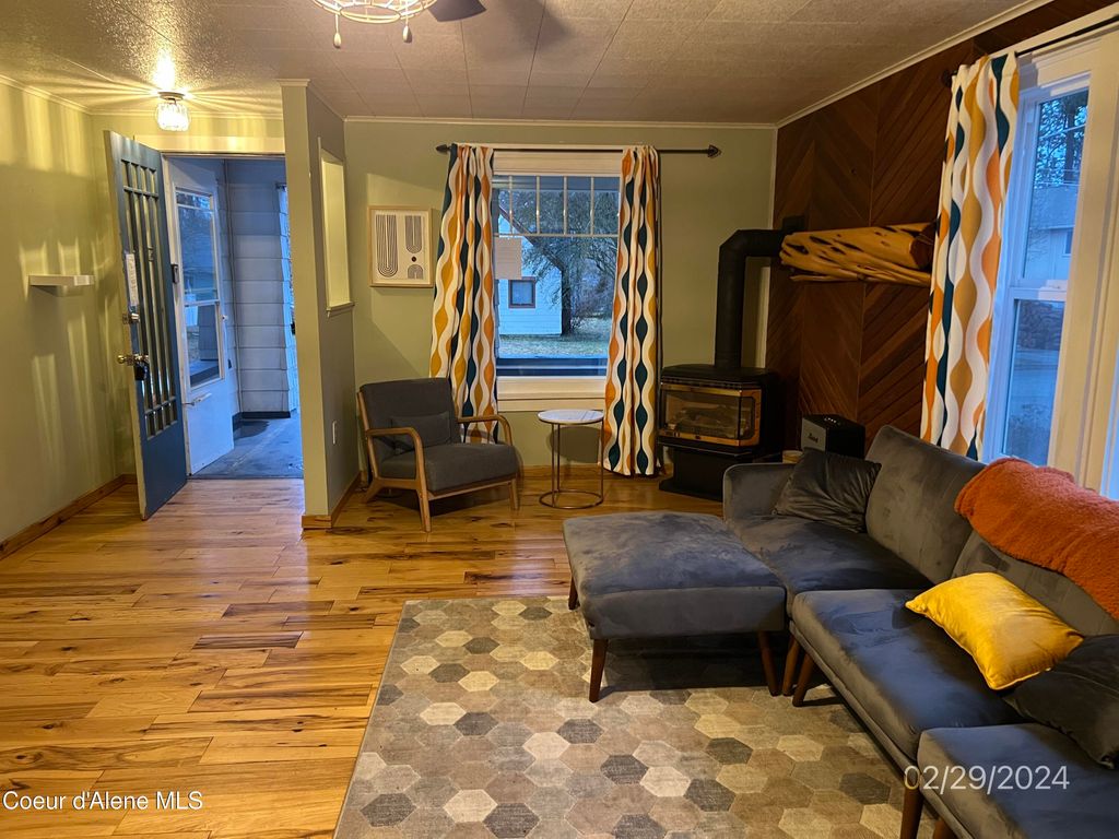 Photo of 101 E Miller AVE, Coeur dAlene, ID 83814 (MLS # 24-10797)