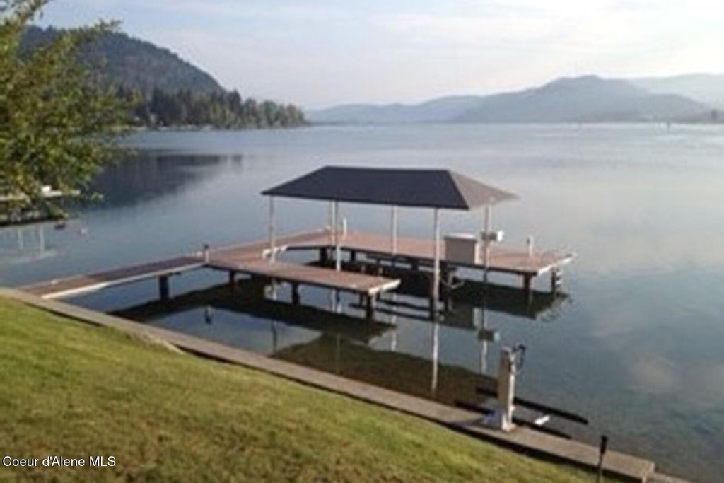 Photo of 419 Campbell Point Point, Laclede, ID 83841 (MLS # 26-6809)
