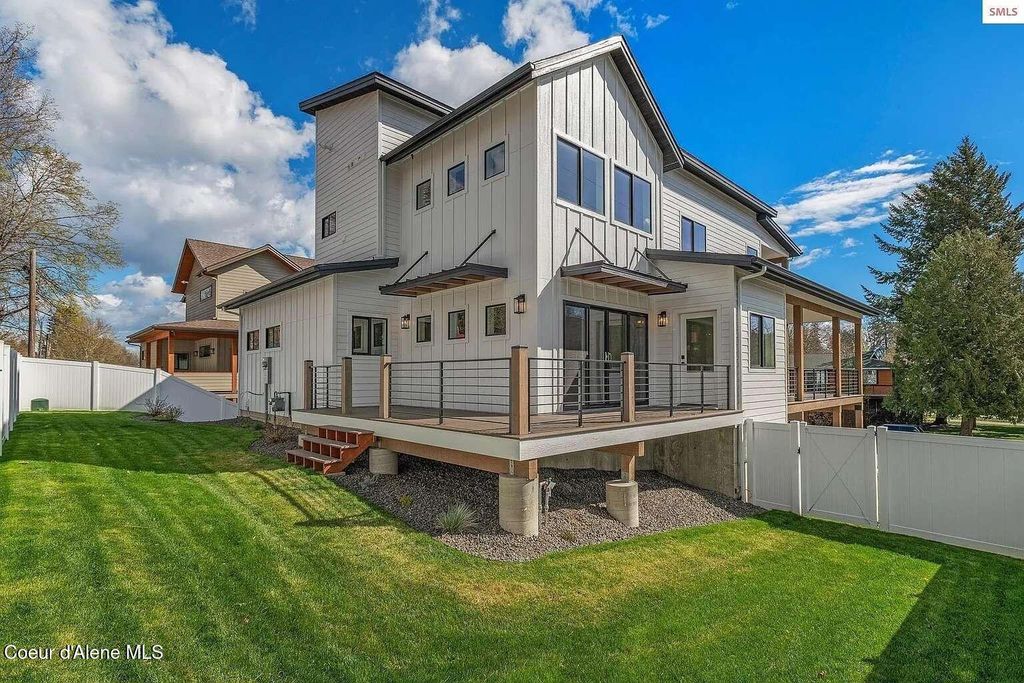Photo of 422 3rd Ave, Sandpoint, ID 83864 (MLS # 26-4473)