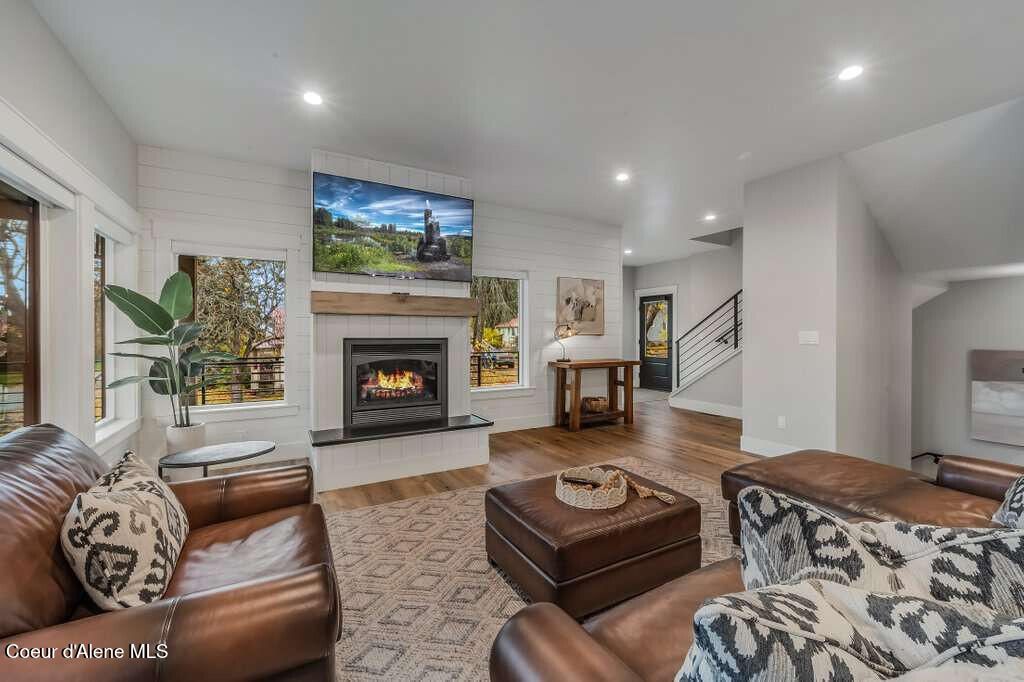 Photo of 422 3rd Ave, Sandpoint, ID 83864 (MLS # 26-4473)