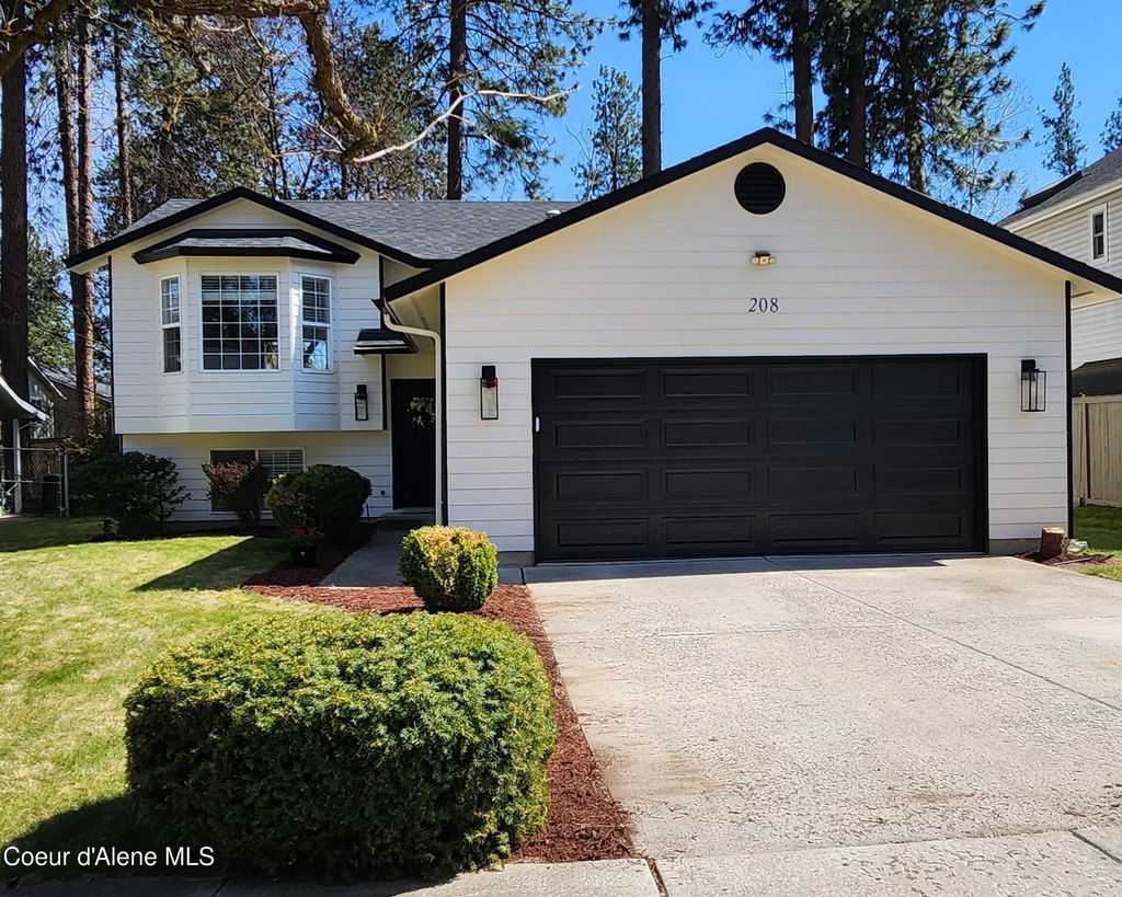 Photo of 208 Riverwood, Post Falls, ID 83854 (MLS # 26-3657)